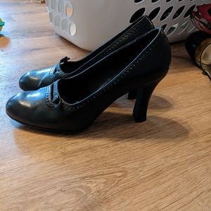 Black pumps/heels